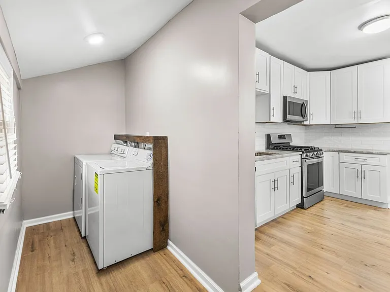122 E Woodrow Ave — Photo 15