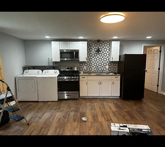 Backhouse Main/Kitchen