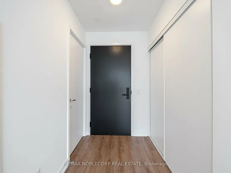 500 Dupont St #409 — Photo 5