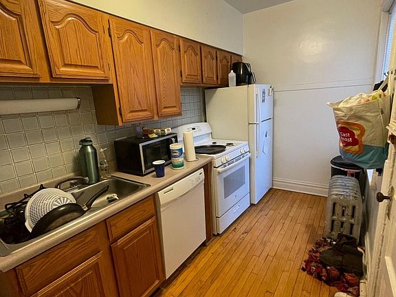 2nd image of 4415 N Greenview Ave APT 1W