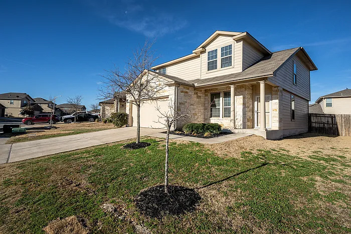 4 bed, 2.5 bath, 1929 sqft, $2,100 — Photo 1