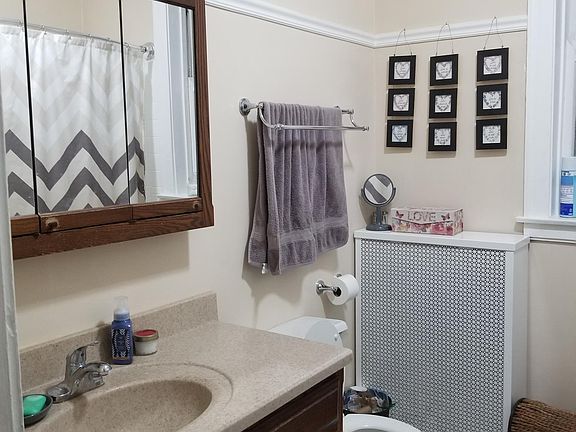 4th image of 2527 W Gunnison St APT 1