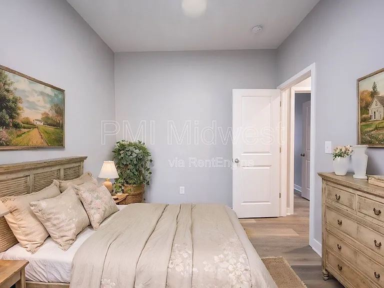 2038 E Maryland St #B — Photo 17