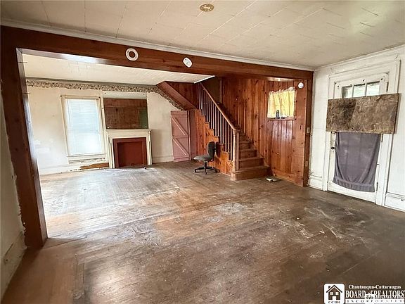 2nd image of 28 W 9th St