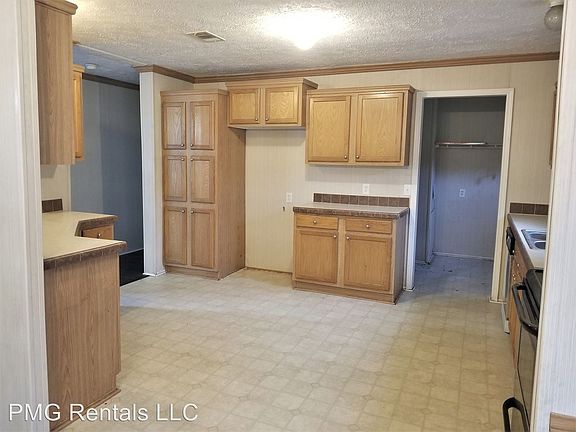 5th image of 504 Sprayberry Ct N
