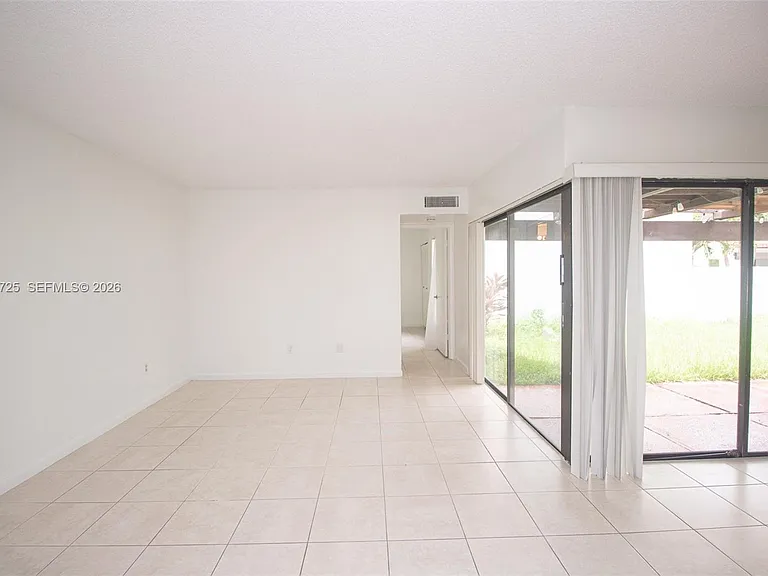 10085 NW 6th Ter — Photo 5