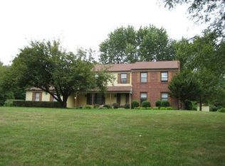 910 Pineview Dr, West Chester, PA 19380