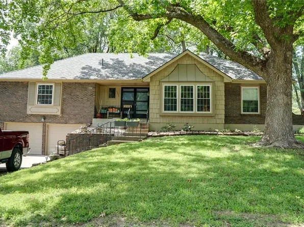 1331 SW Horizon Dr, Blue Springs, MO 64015