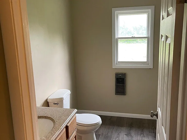 1050 Pershing St — Photo 8