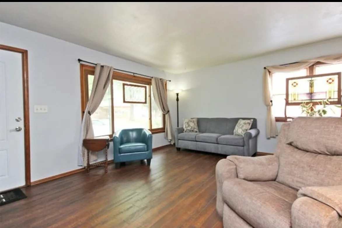3 bed, 1575 sqft, $2,800 — Photo 2