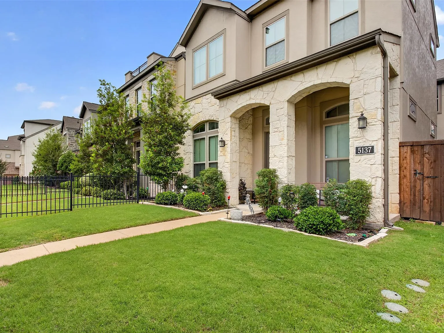 3 bed, 2183 sqft, $5,000 — Photo 4