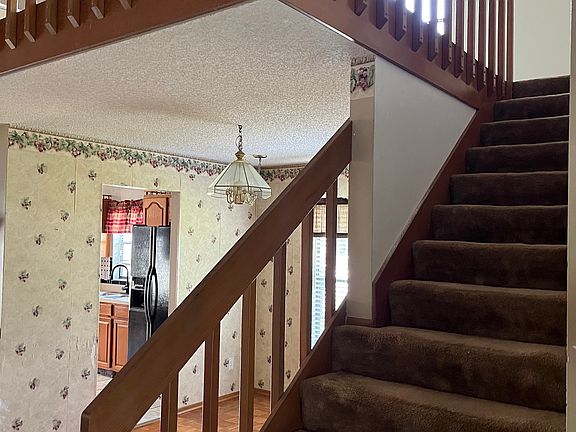 3rd image of 10012 Trilliums Dr