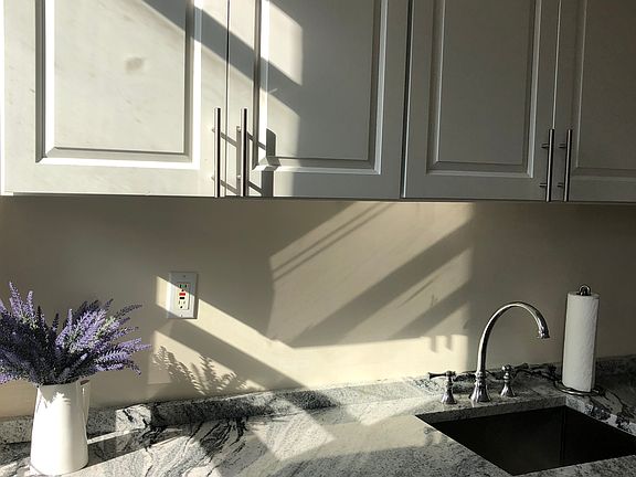 4th image of 3452 43rd St APT 3R