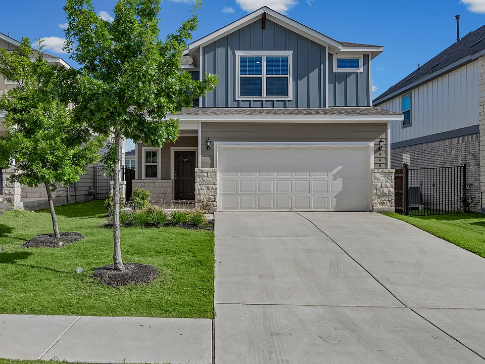 448 Pickrell Loop