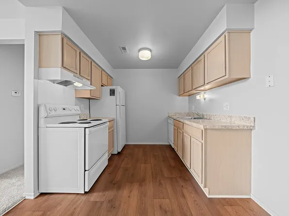 39013 Prentiss St APT 302, Harrison Township, MI 48045