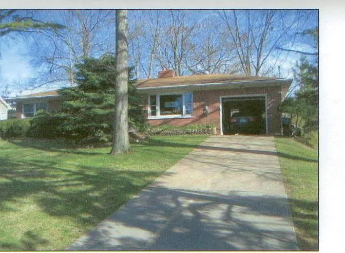 217 Oak Tree Dr photo 1