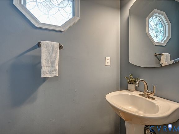 5th image of 7201 Hartsdale Ct