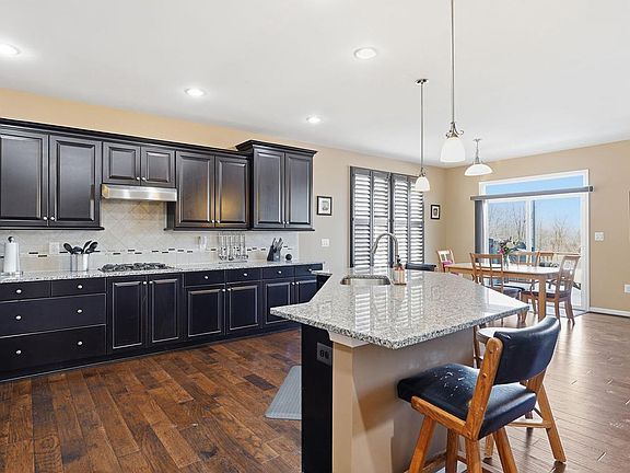 4th image of 531 Apricot St