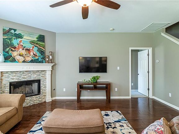 3rd image of 1960 Creek Crest Way