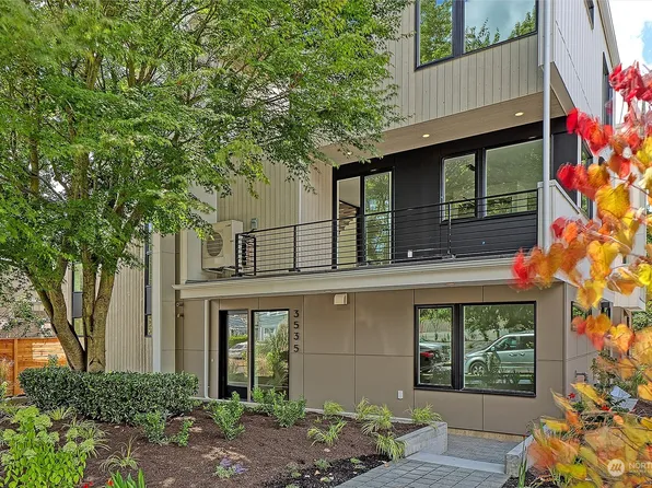 3535 Densmore Avenue N, Seattle, WA 98103