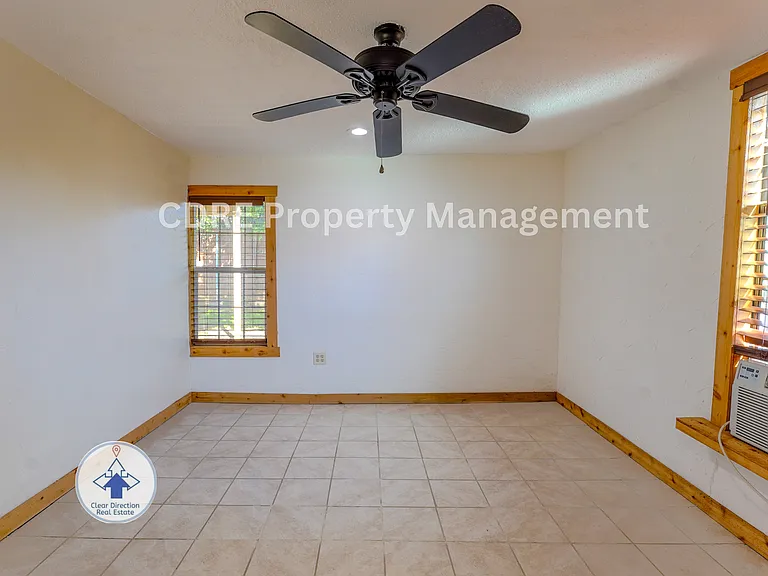 422 Washington St — Photo 5