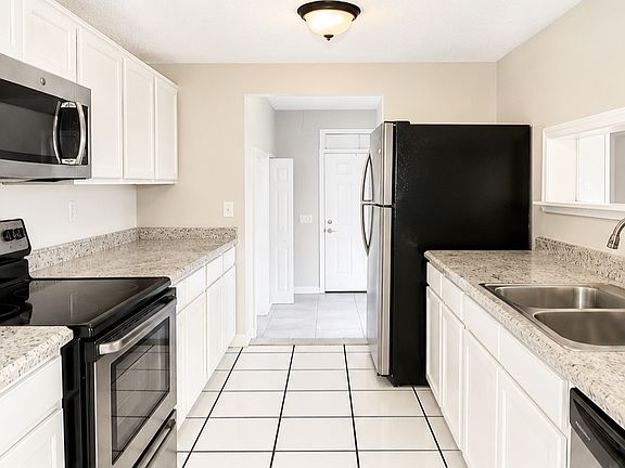 2nd image of 3142 W 6th St