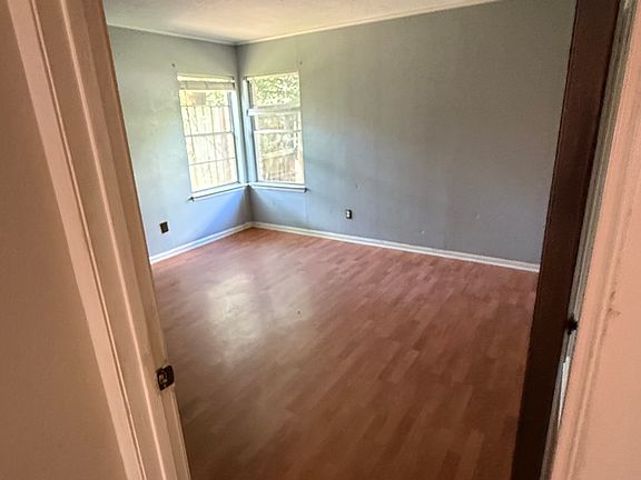 5th image of 606 S Vernon St