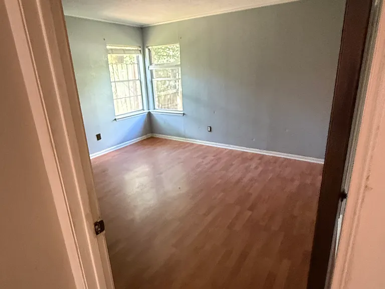 606 S Vernon St — Photo 5