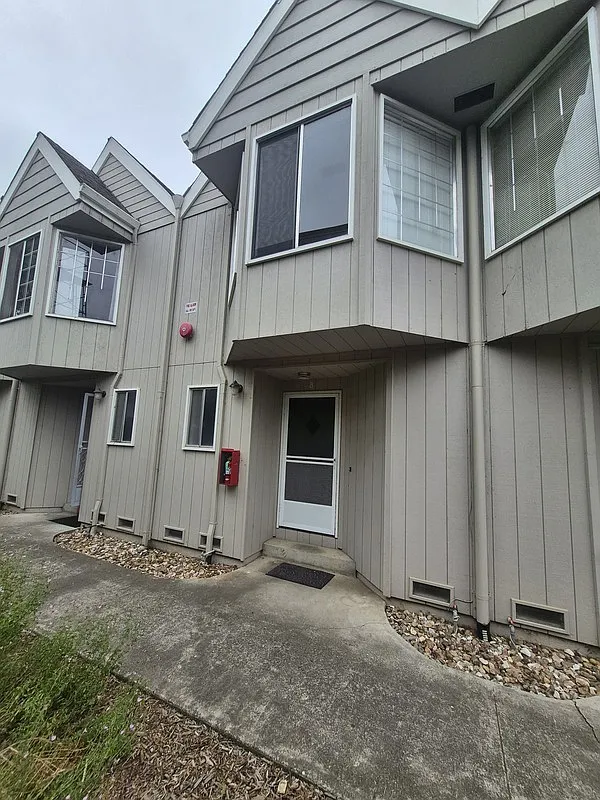 2 bed, 1.5 bath, 1144 sqft, $2,600 — Photo 1
