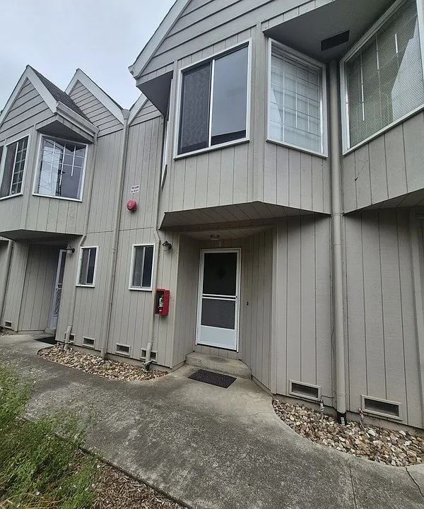 523 Prince Ave #B