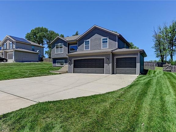 4th image of 3624 NE 85th St