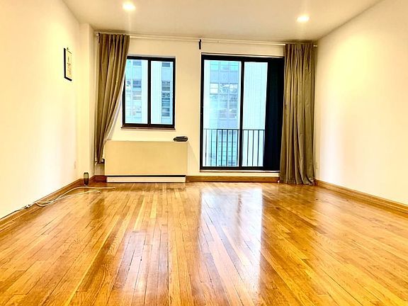 2nd image of 370 W 30th St Ph C