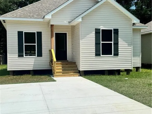 61450 Marie Dr, Lacombe, LA 70445