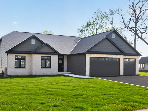 12626 Ellen Dr, Genoa, IL 60135