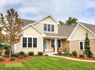 16 Pebble Beach Dr, Plymouth, MA 02360