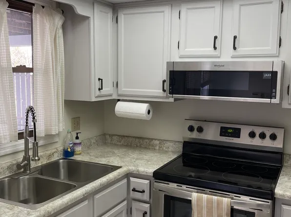 75 Corbins Mill Dr, Dublin, OH 43017