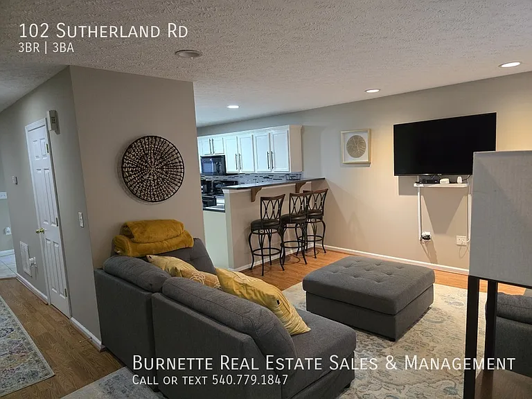 102 Sutherland Dr — Photo 15