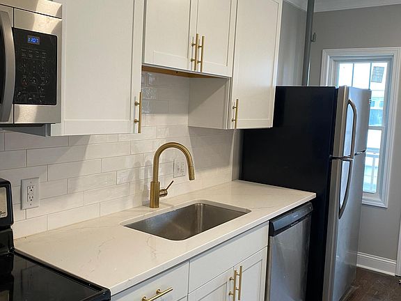 4th image of 5101 Wyandotte St #2S