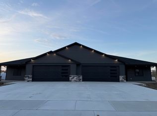1122 Cottonwood Cir, Mitchell, SD 57301