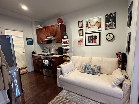 4th image of 103 Saint Marks Pl APT 4A