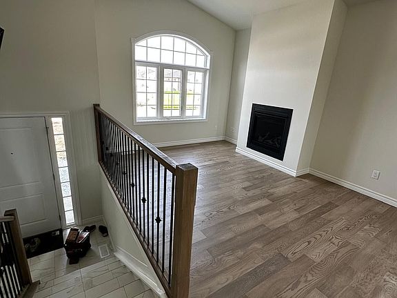 4th image of 1075 Aspen Ridge Cres