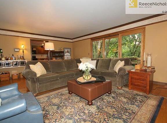 3rd image of 815 Blueberry Ln