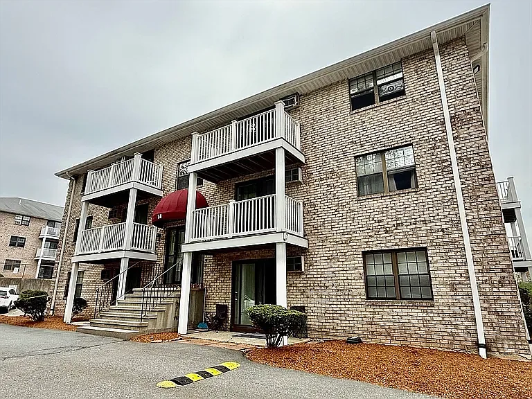 2 bed, 800 sqft, $2,200 — Photo 1