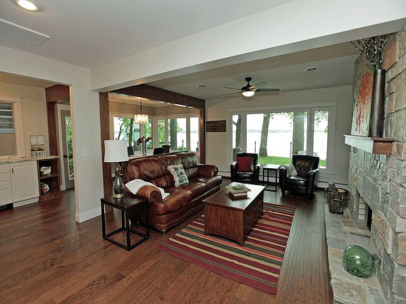 2nd image of 15831 Lakeshore Dr