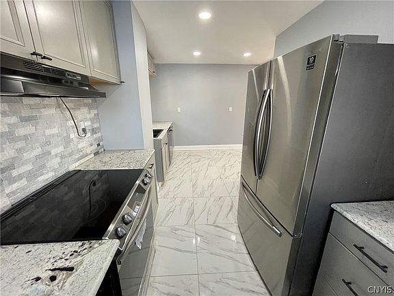 5th image of 108 Rockland Ave