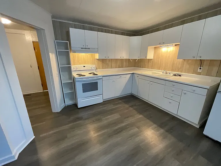 604 Adams Ave — Photo 8