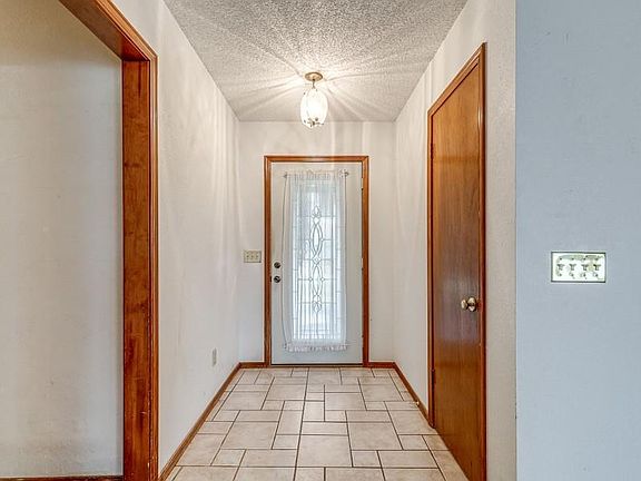 4th image of 1121 SW 100th St