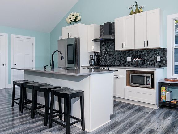 3rd image of 10684 Stoney Point Dr