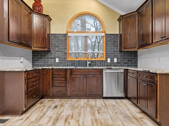 3rd image of 9616 Thornberry Dr