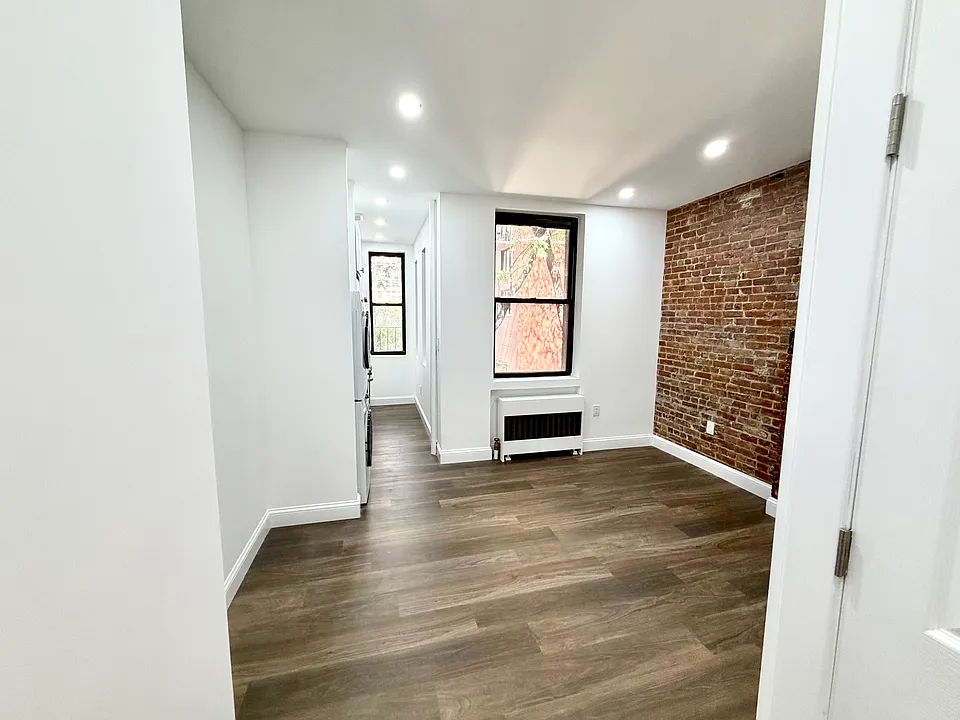 245 E 39th St #3D